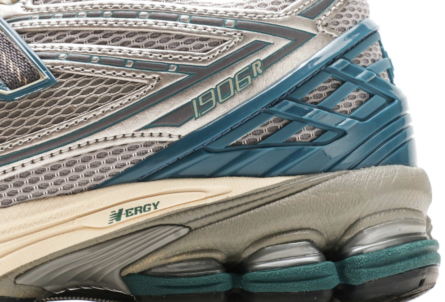 New Balance 1906R Silver Metallic Terrarium