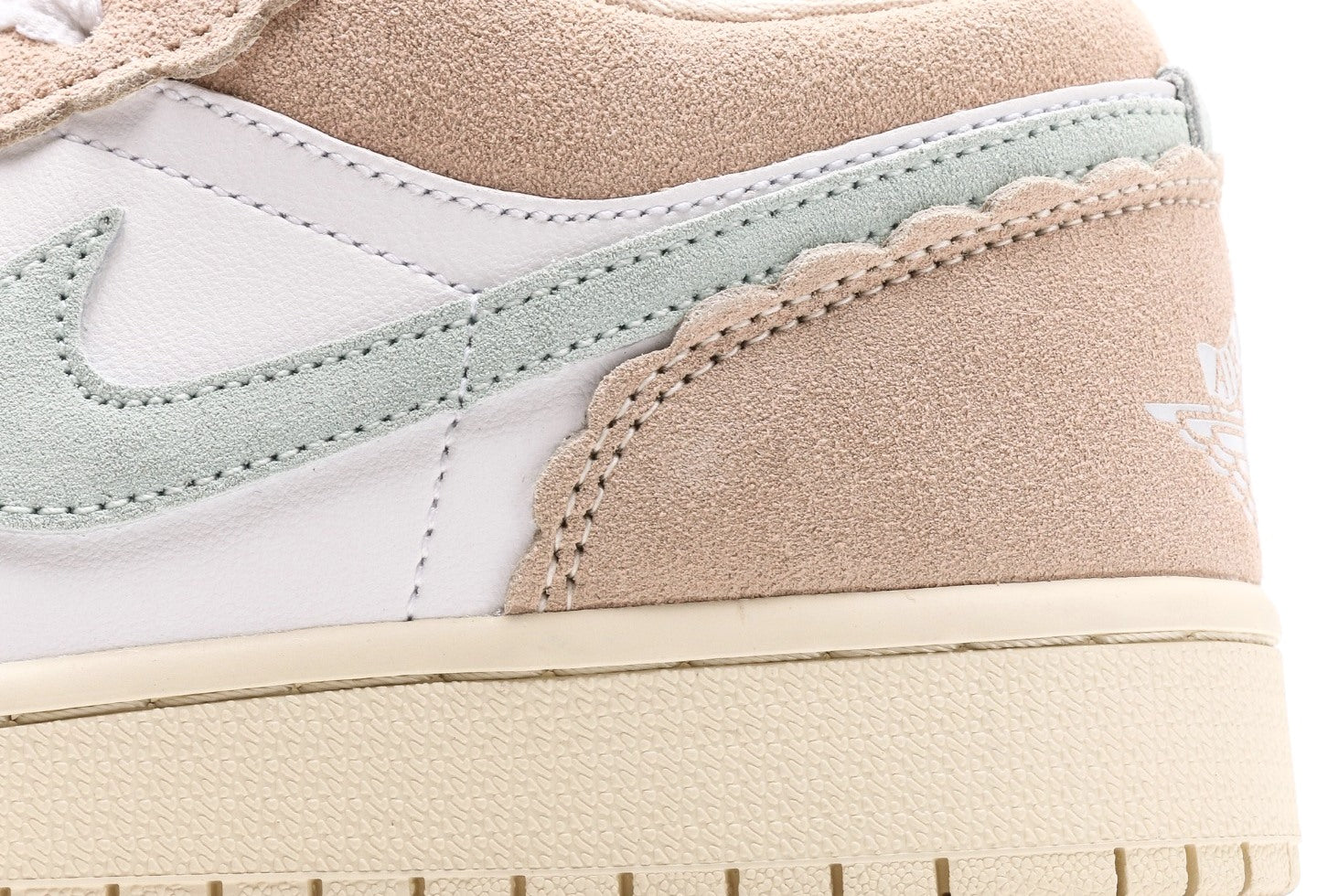 Air Jordan 1 Low SE Guava Ice