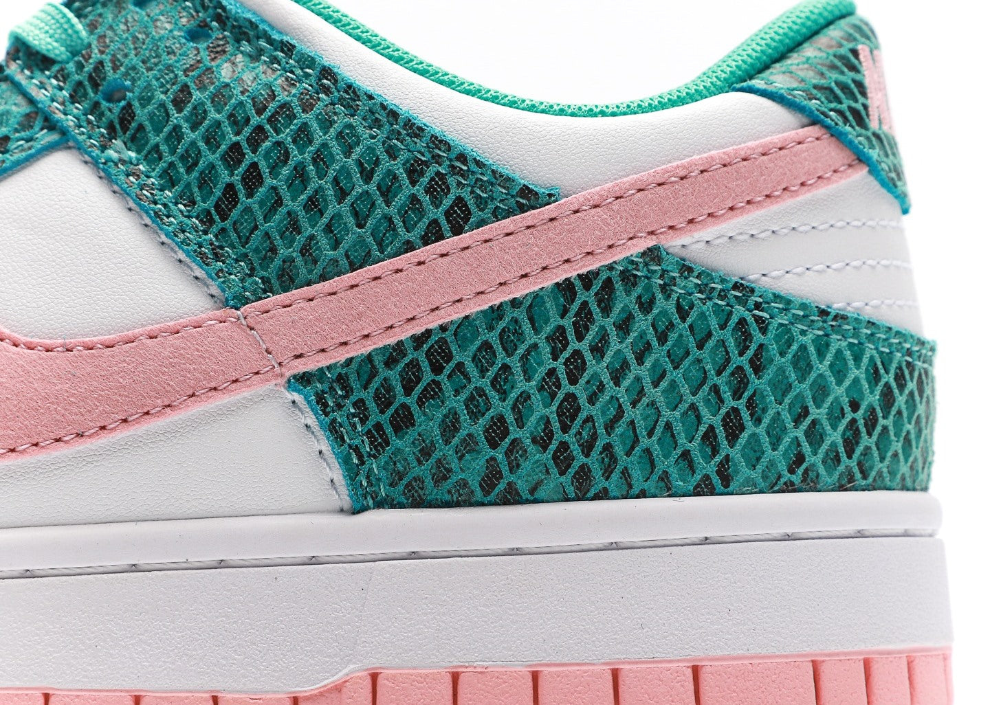 Dunk Low Snakeskin