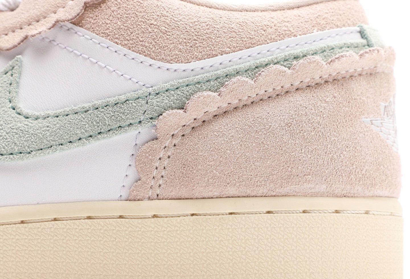 Air Jordan 1 Low SE Guava Ice [PK GOD]