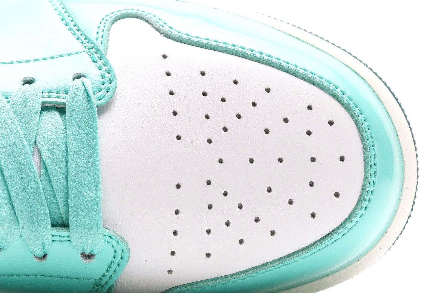 Air Jordan 1 Mid Chenille "Bleached Turquoise"