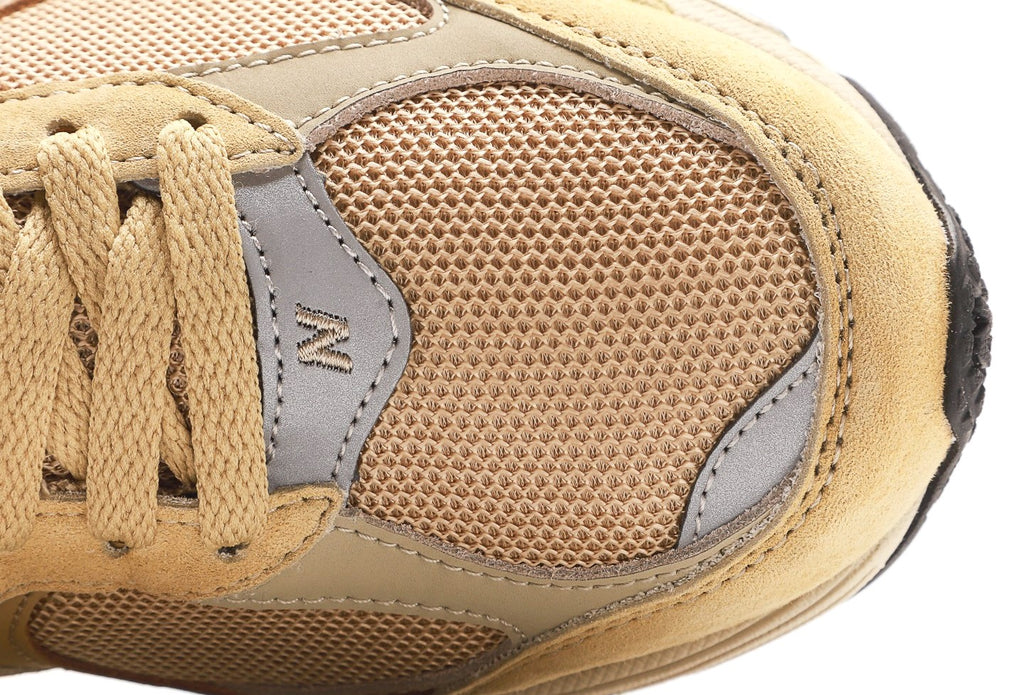 AURALEE x New Balance