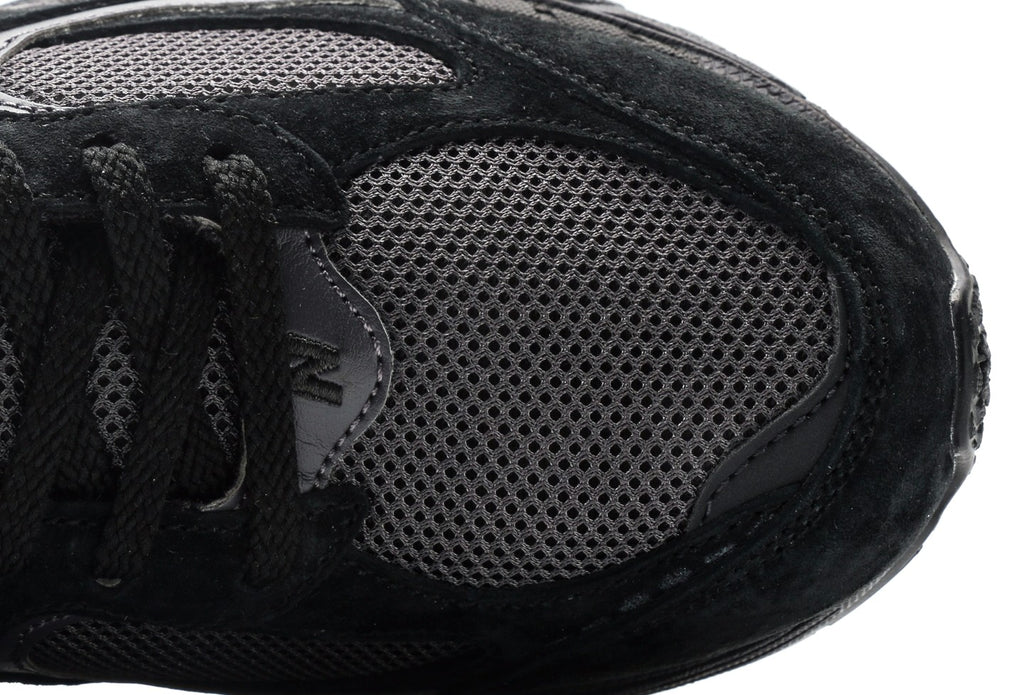 New Balance 2002R "Black Dark Grey"
