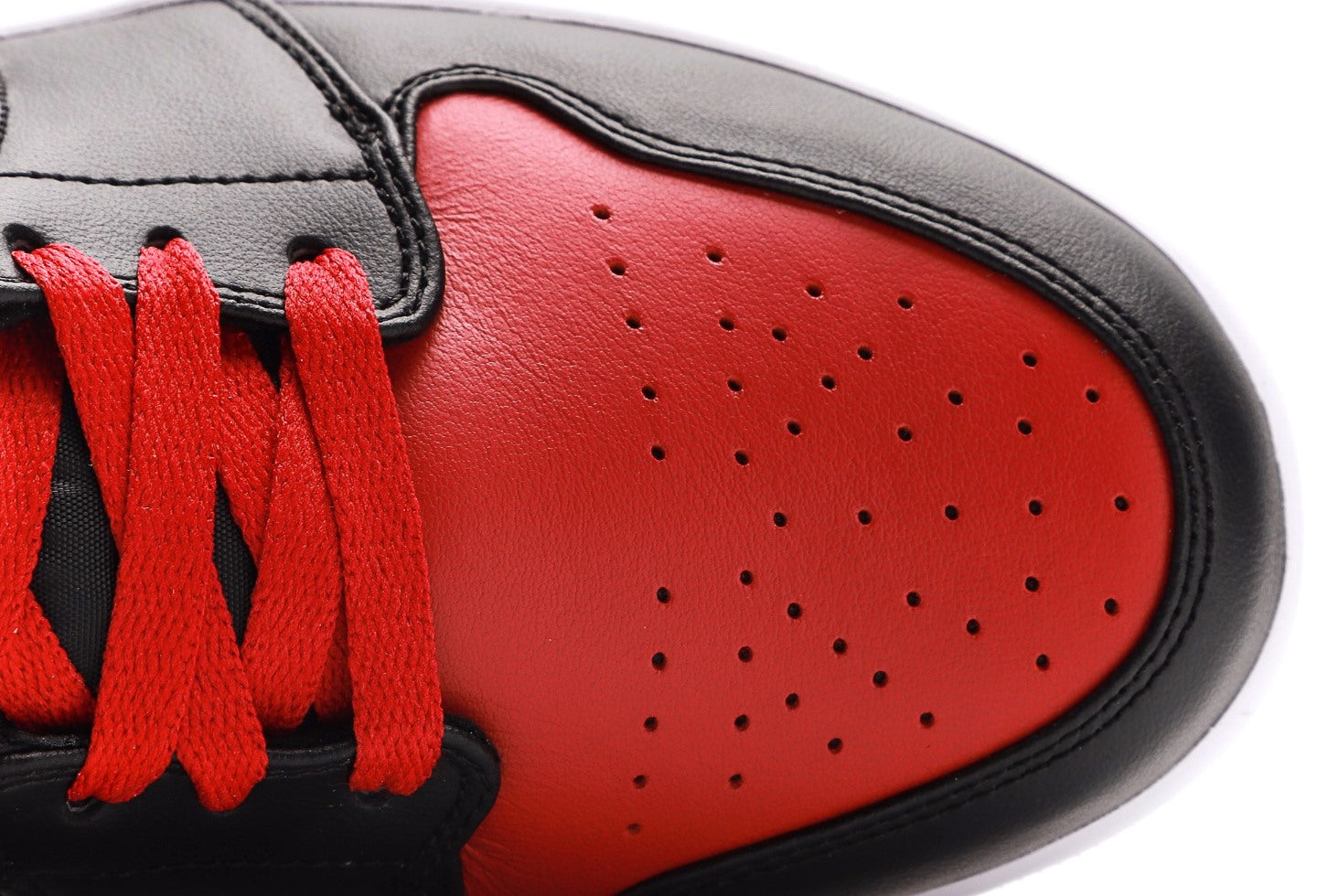 Air Jordan 1 Mid Alternate Bred
