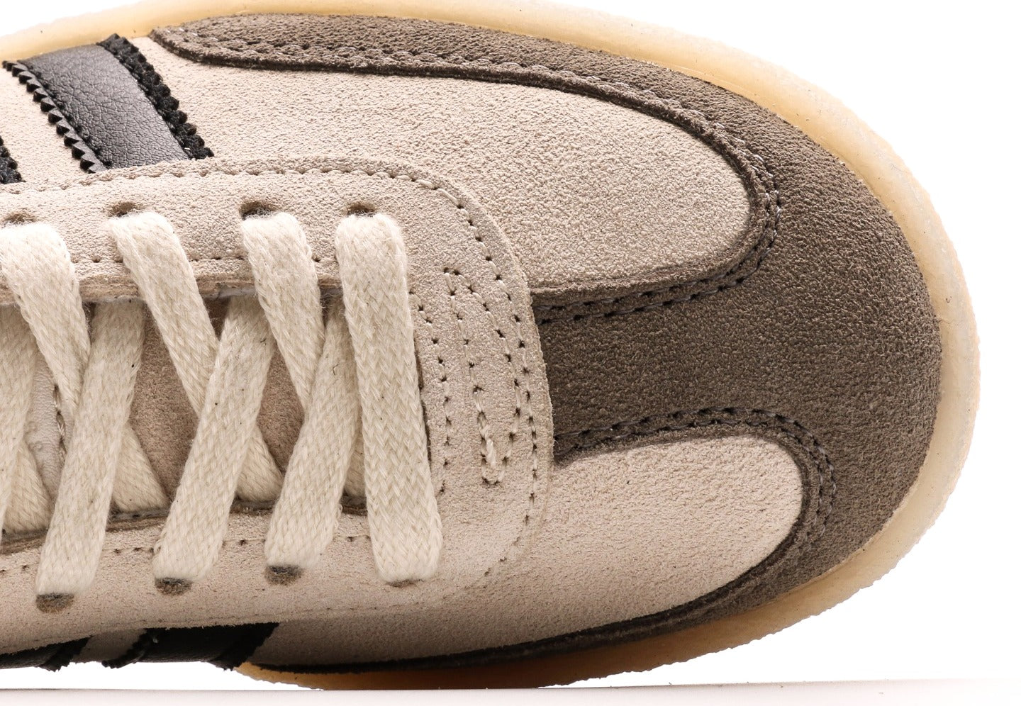 Ronnie Fieg x Clarks x 8th Street Samba "Kithmas - White Black"