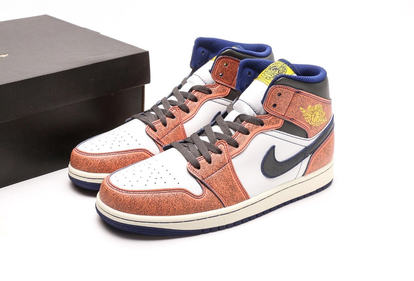 Air Jordan 1 Mid SE Flight Vintage