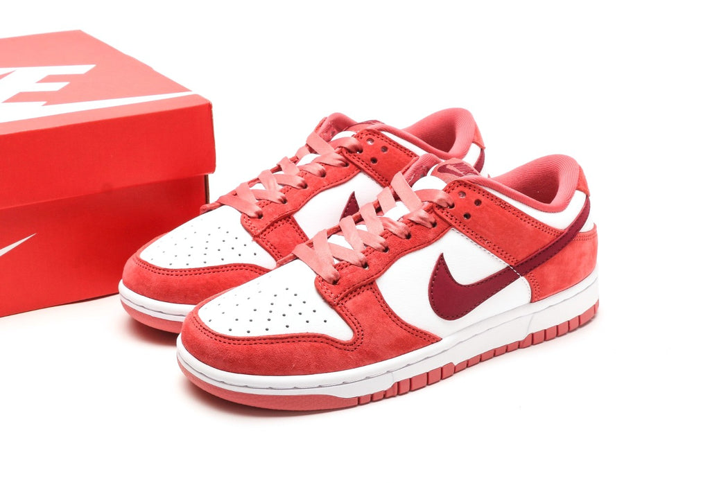 Dunk Low Valentine's Day
