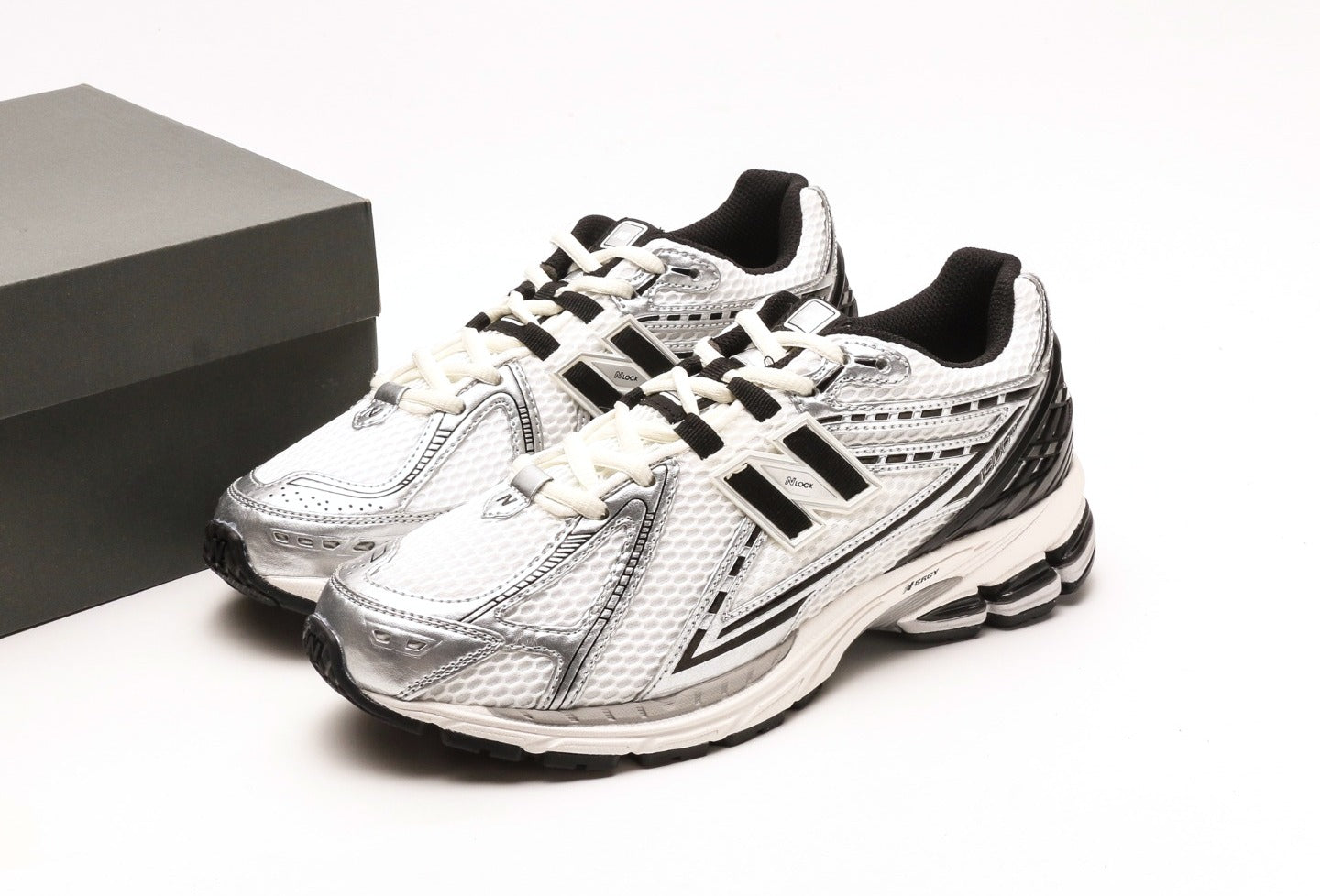 New Balance 1906R "Silver Metallic Black"