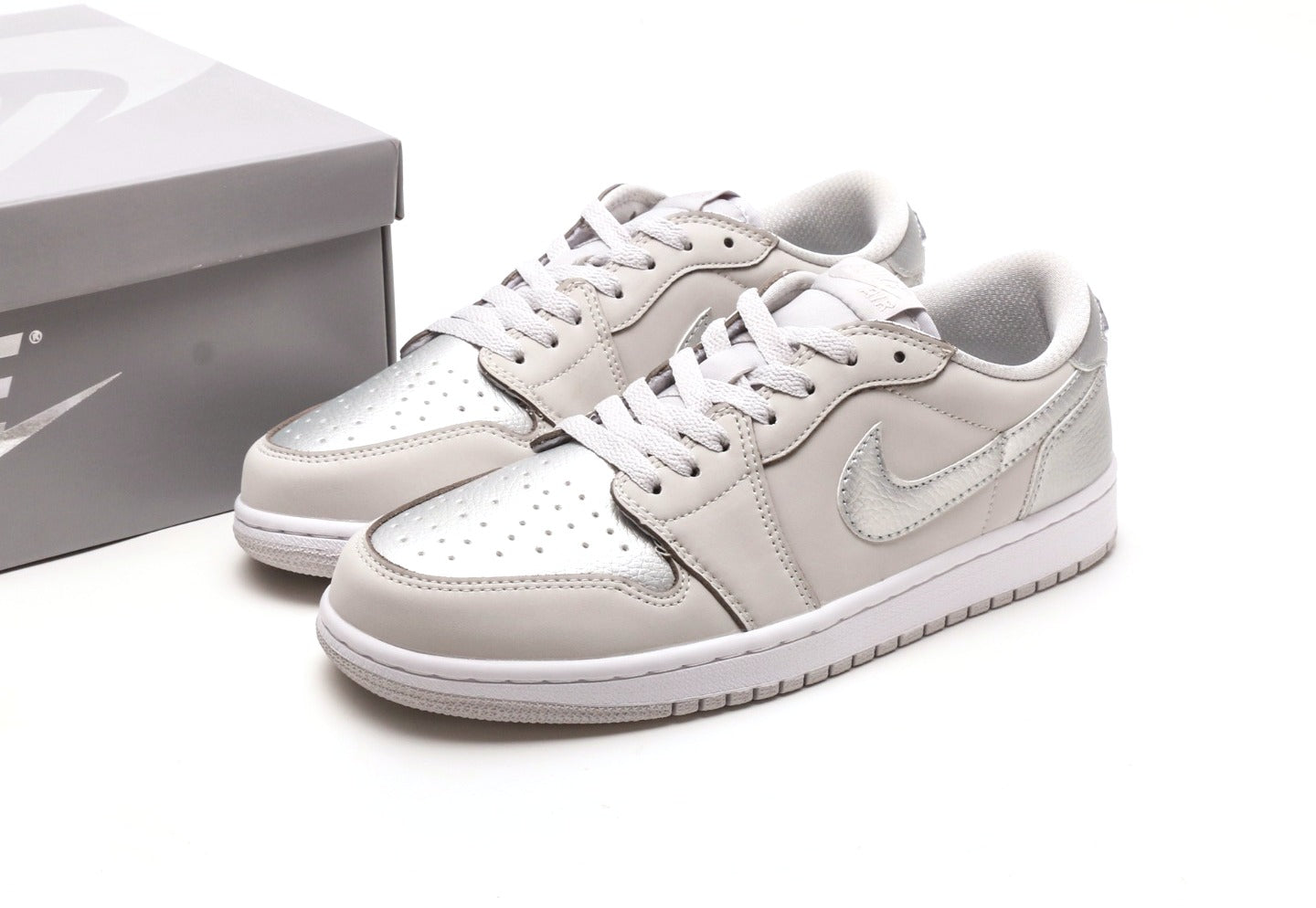 Air Jordan 1 Low "Metallic Silver"