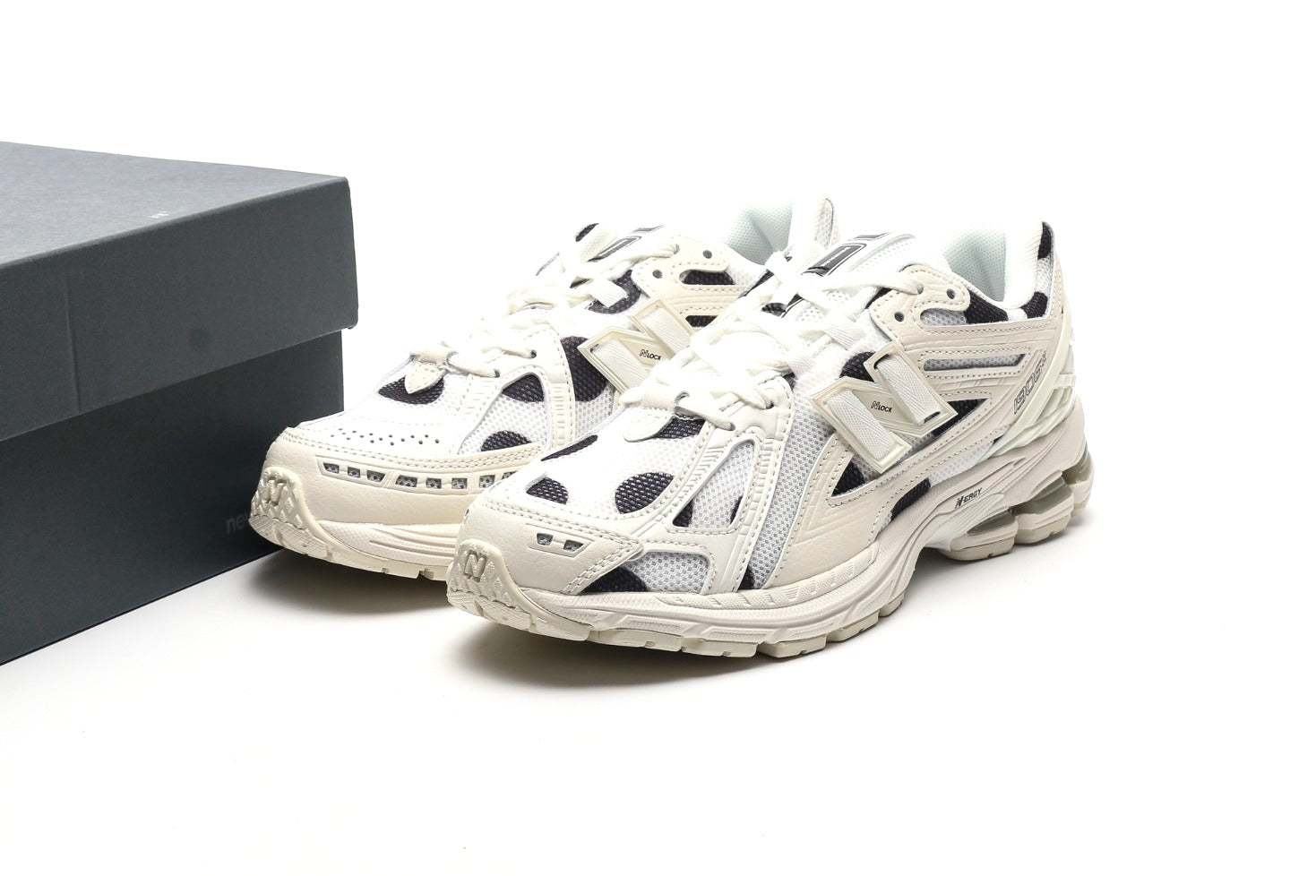 New Balance 1906R Polka Dot