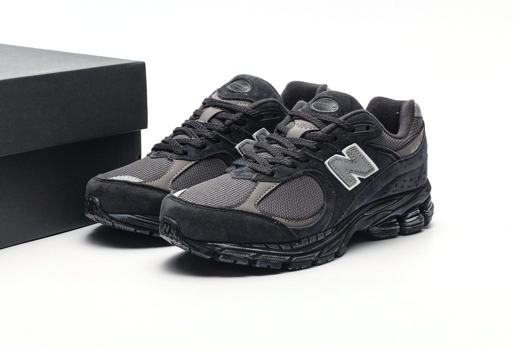 New Balance 2002R "Black/Grey"
