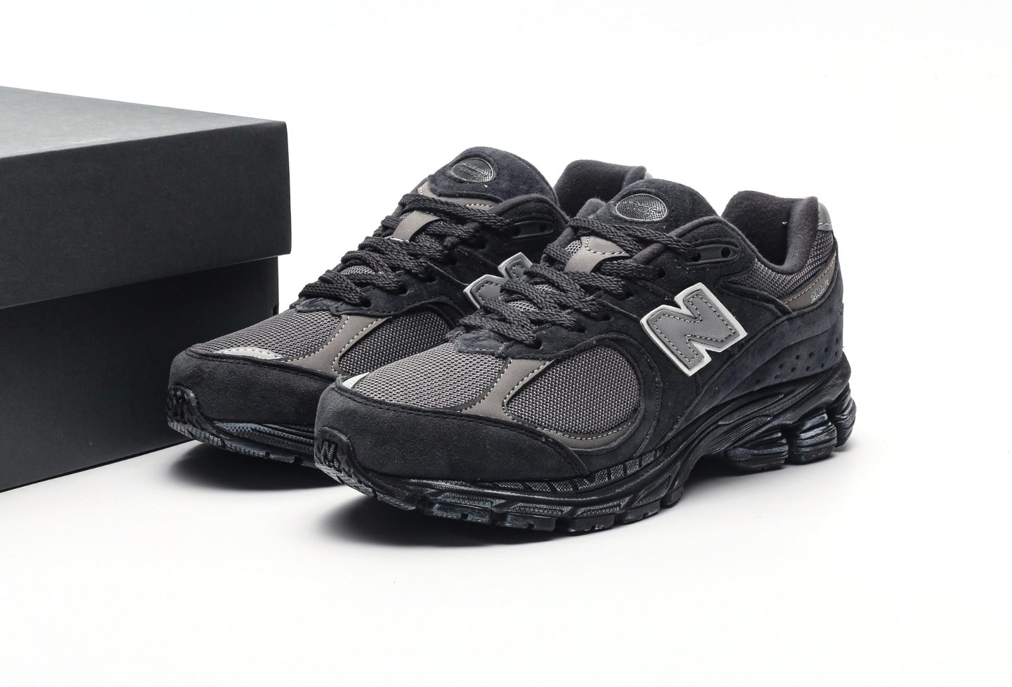 New Balance 2002R "Black/Grey"