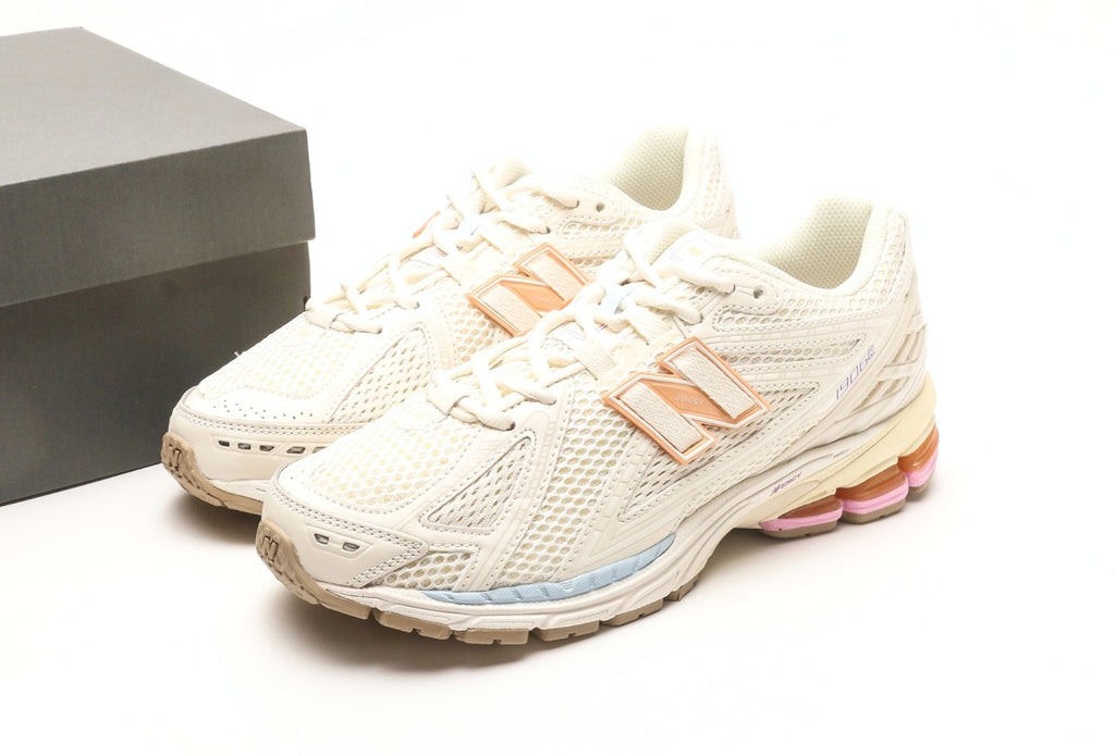 New Balance 1906R "Sea Salt/Angora/Pink Sugar"