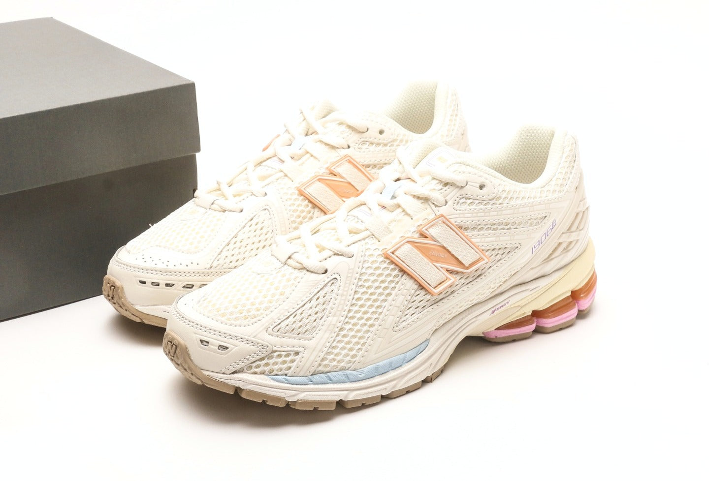 New Balance 1906R "Sea Salt/Angora/Pink Sugar"
