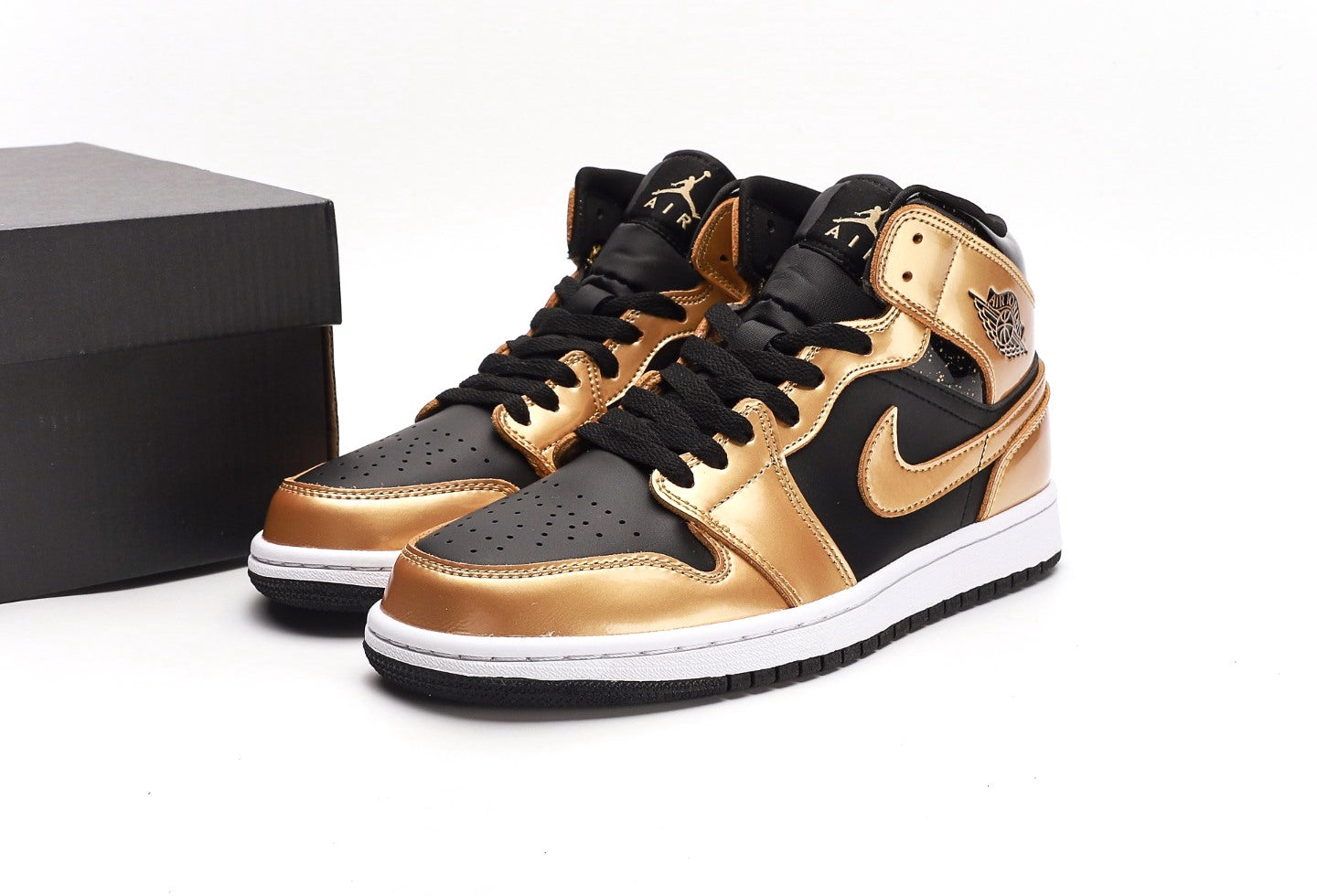 Air Jordan 1 Mid “Metallic Gold"
