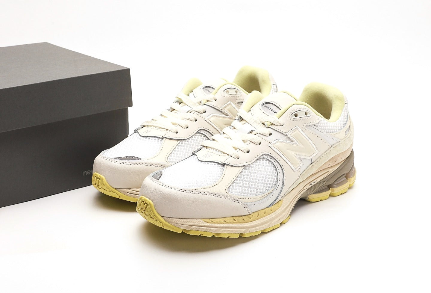 AURALEE x New Balance