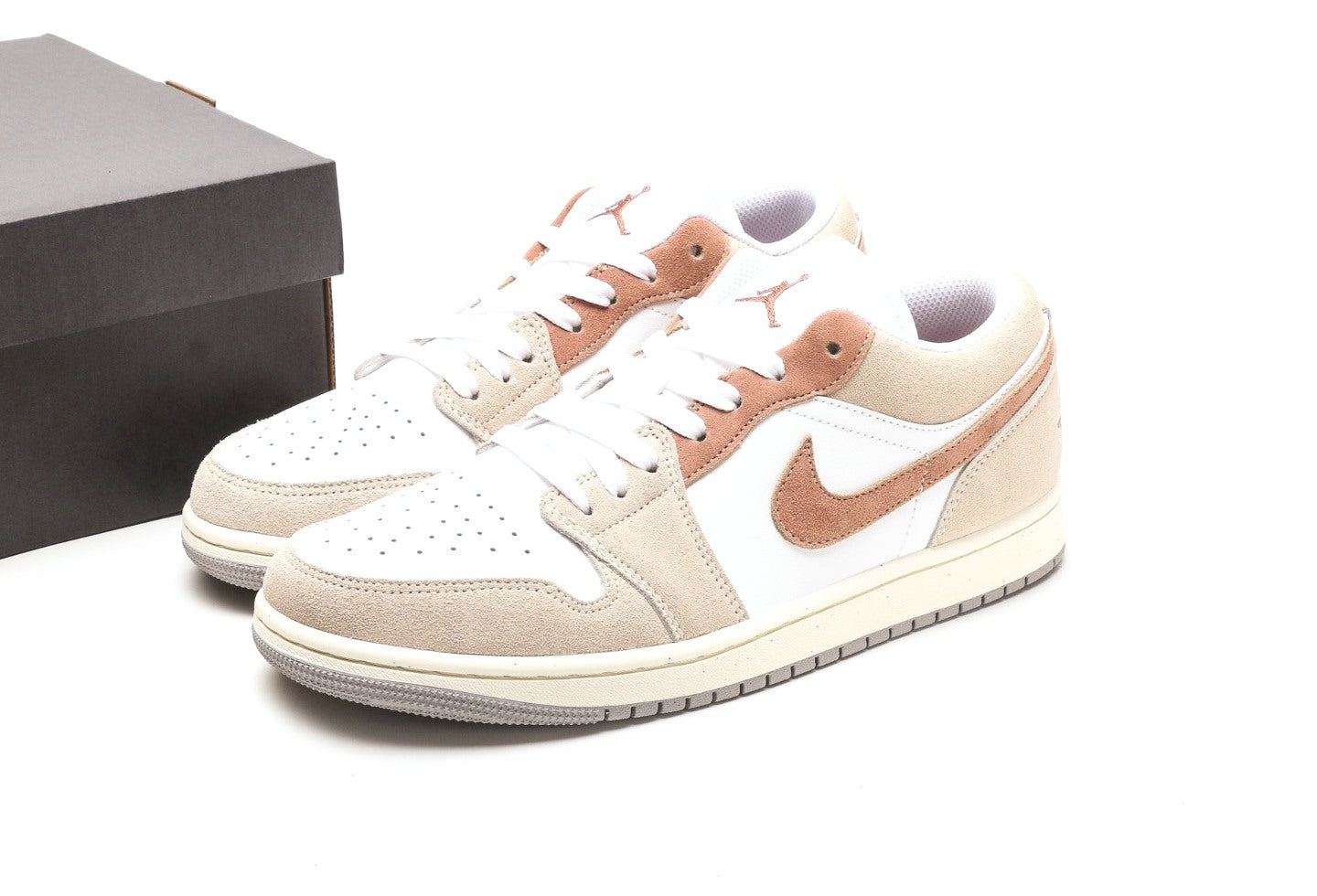 Air Jordan 1 Low Light Brown