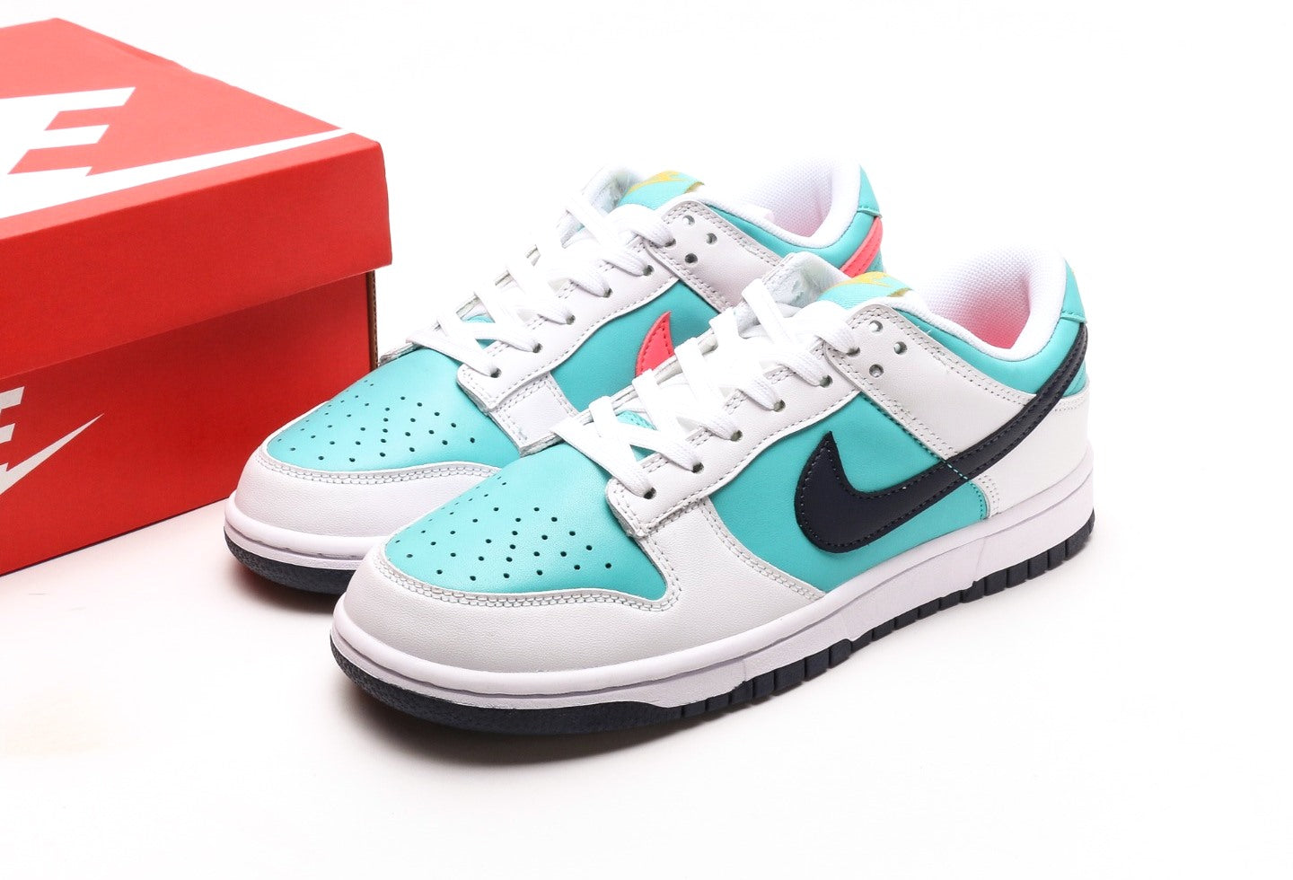 Dunk Low "Dusty Cactus"