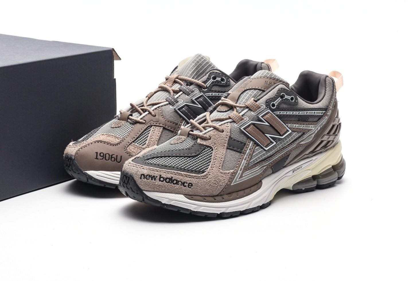 N.Hoolywood x Invincible x NB 1906U