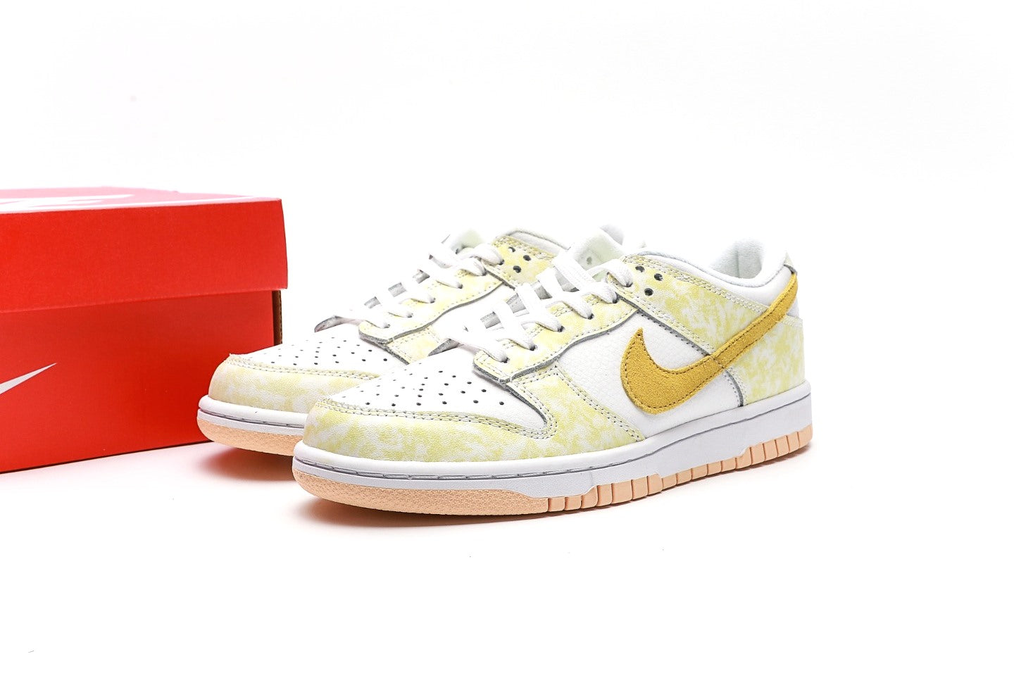 Dunk Low “Yellow Strike”