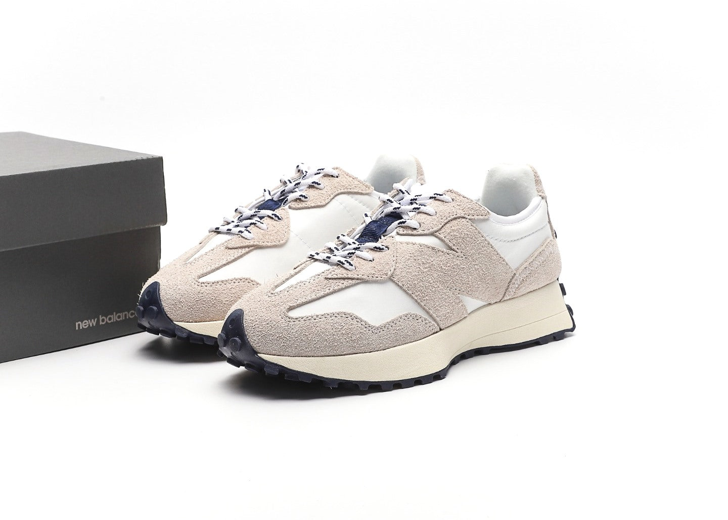New Balance 327