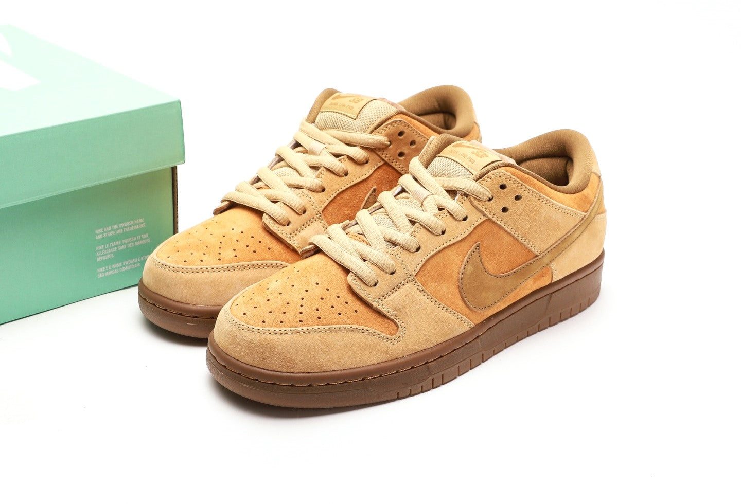 SB Dunk Low Reverse Wheat
