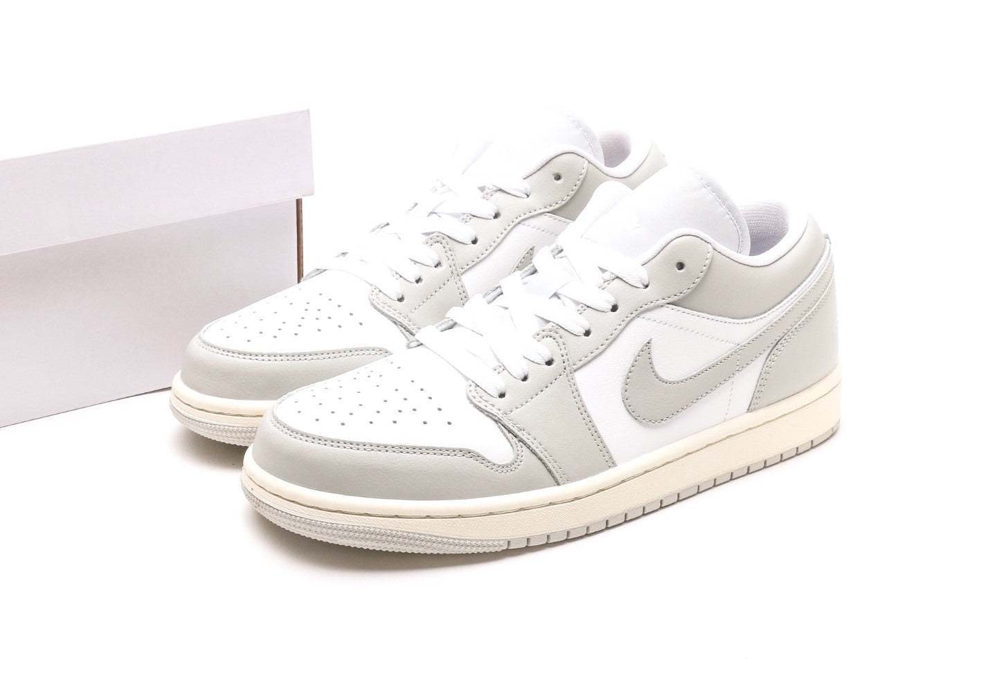 Air Jordan 1 Low "Light Grey/Sail"