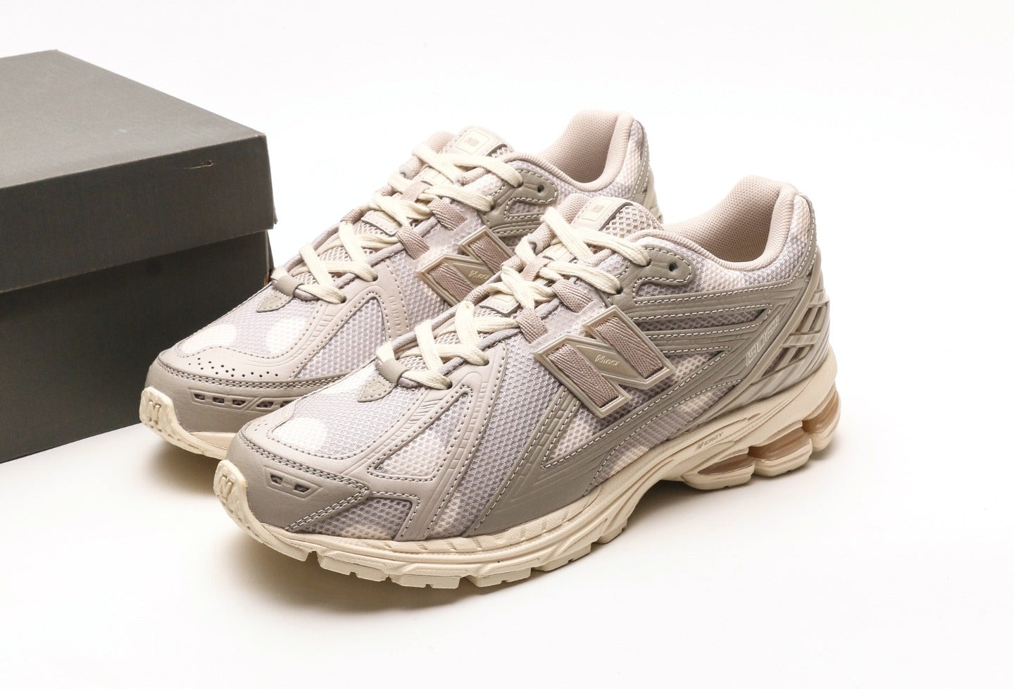 New Balance 1906R Polka Dot Moonrock