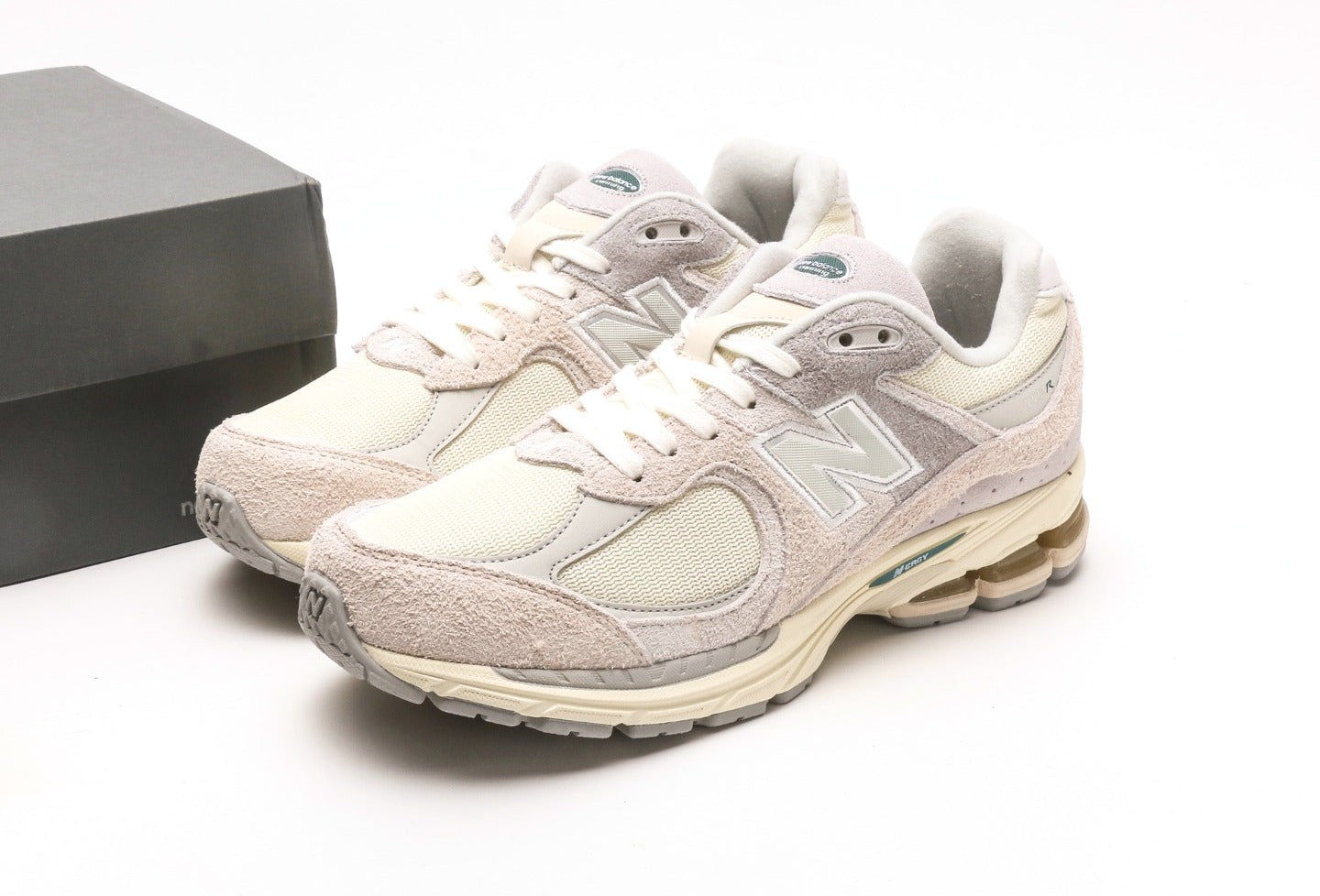 New Balance 2002R "Linen & Concrete"