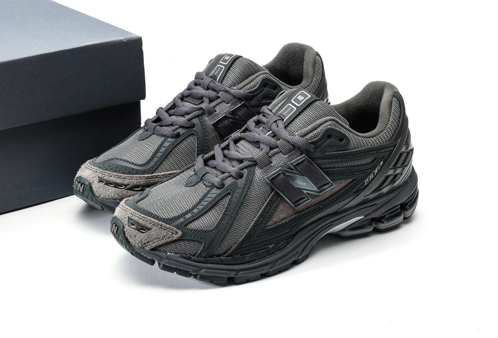 New Balance 1906R Greyscale