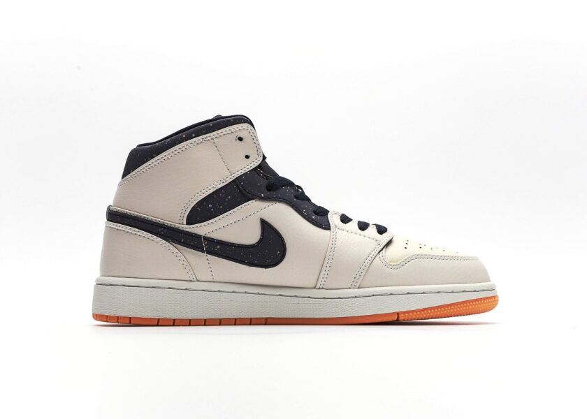 Air Jordan 1 Mid Jeter - Image 2