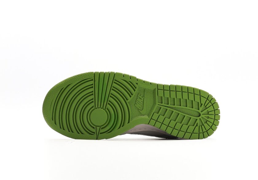 Dunk Low "Chlorophyll" - Image 4