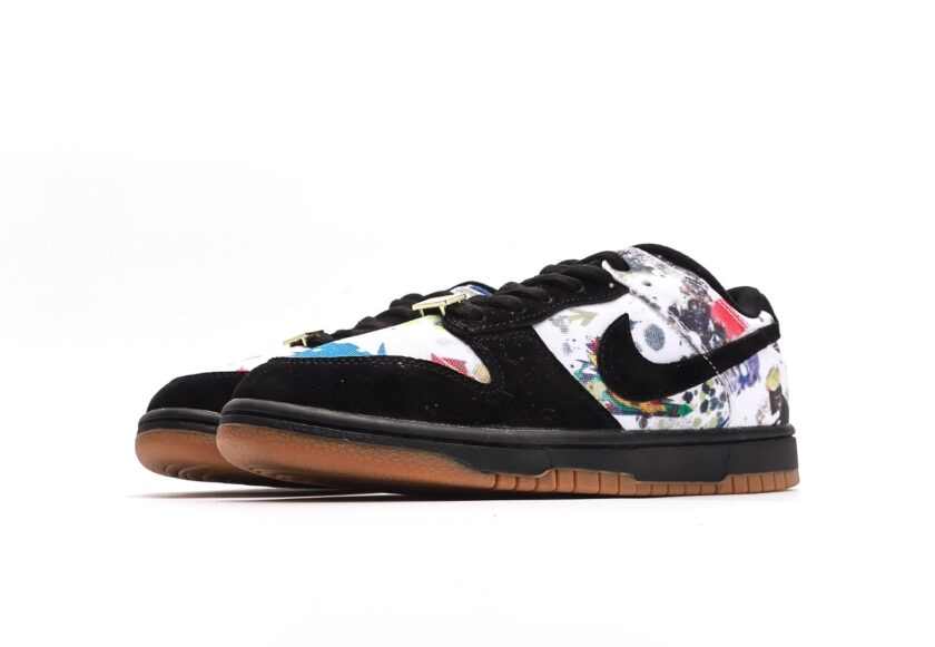 Supreme x Nike SB Dunk Low - Image 5