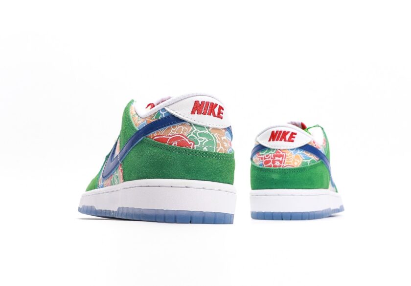 Dunk Low "Foam Finger" - Image 6