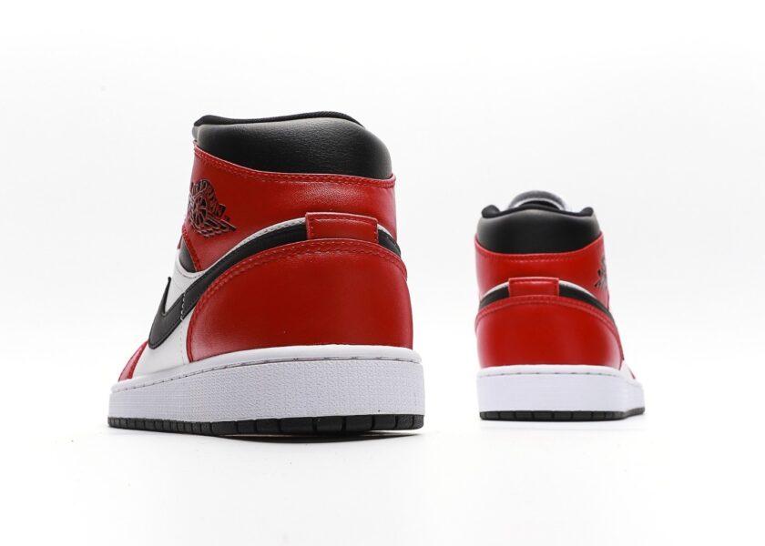 Air Jordan 1 Mid Chicago Toe - Image 6