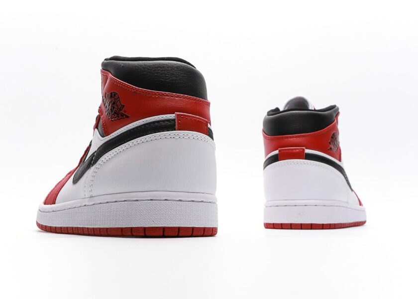 Air Jordan 1 Mid Chicago - Image 6