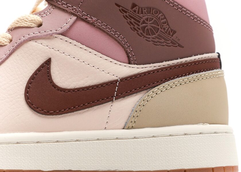 Air Jordan 1 Mid WMNS - Image 7