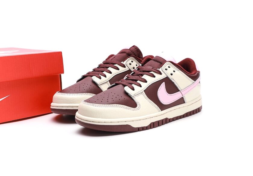 Dunk Low "Valentine's Day" - Image 9