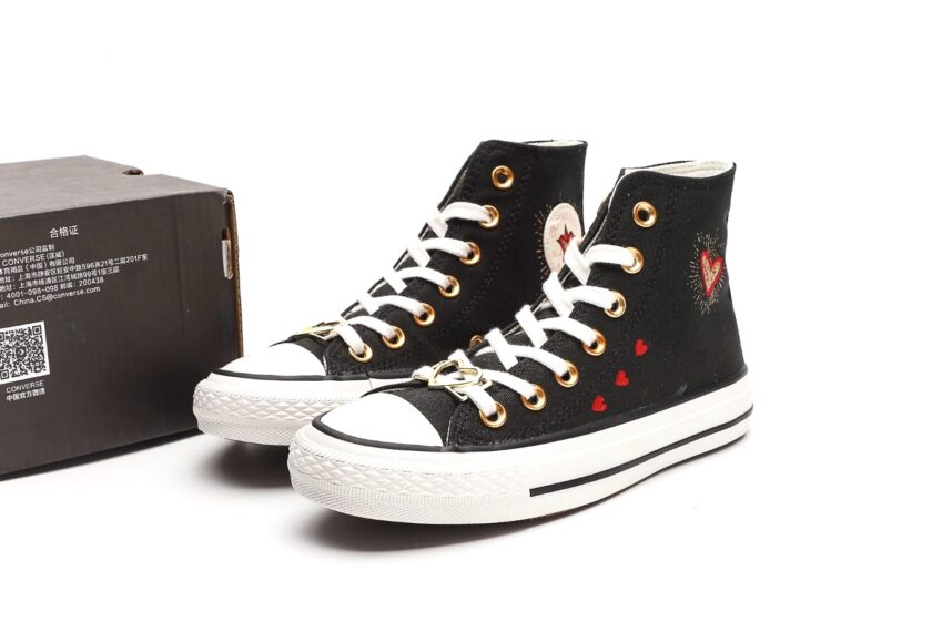 Chuck Taylor High Hearts Black - Image 9