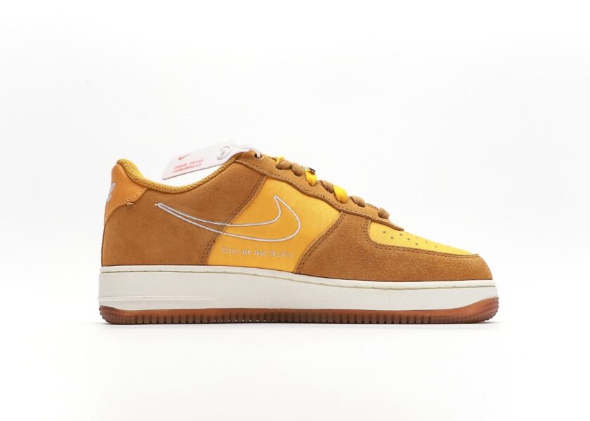 Air Force 1 Low University Gold - Image 2