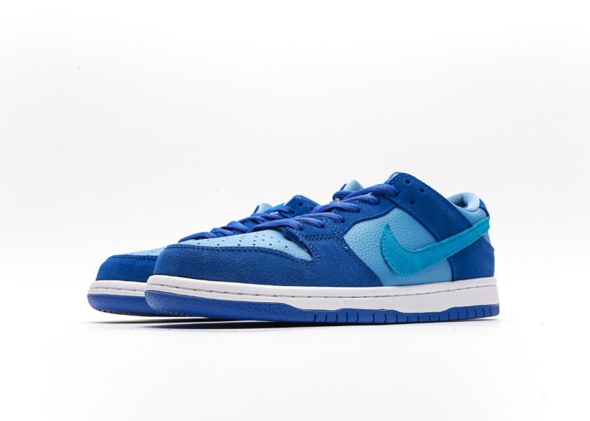 SB Dunk Low "Blue Raspberry" - Image 5