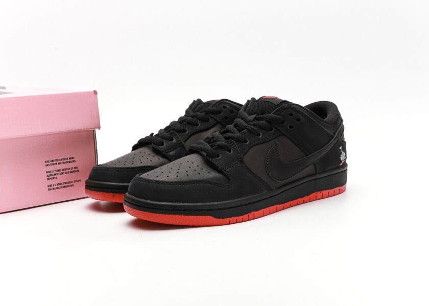 SB Dunk Low Black Pigeon - Image 9