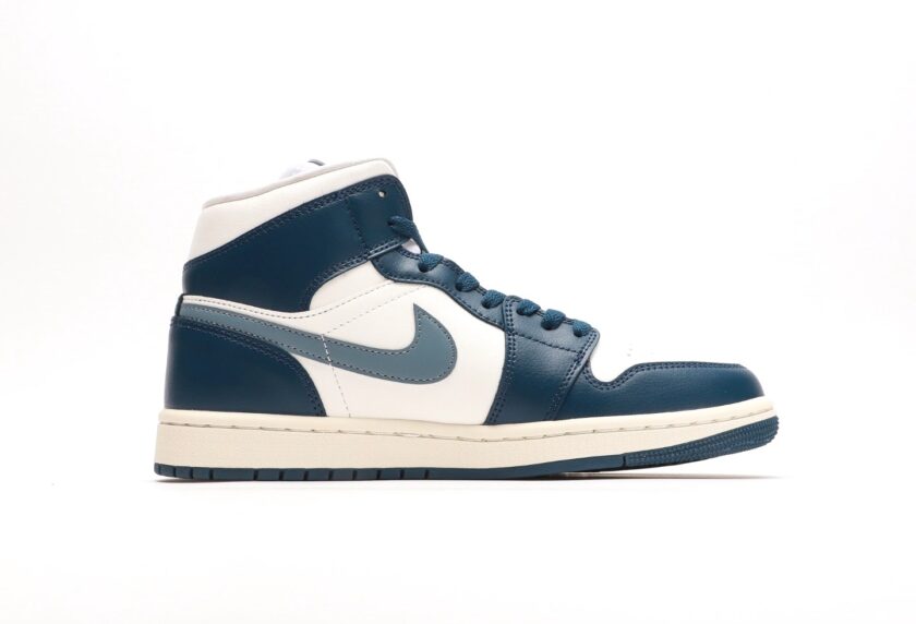 Air Jordan 1 Mid Sky J French Blue - Image 2