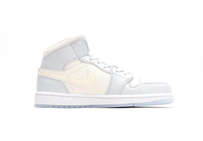 Air Jordan 1 Mid GS Frozen - Image 2