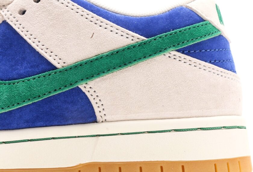 SB Dunk Low "Malachite/Hyper Royal" - Image 7