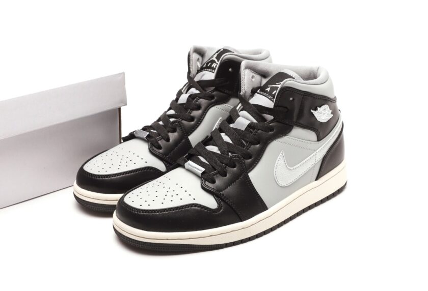 Air Jordan 1 Mid SE Black Chrome - Image 9