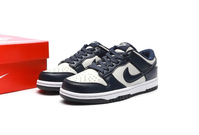 Dunk Low 'Georgetown' - Image 9