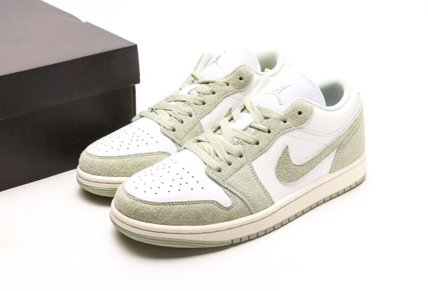 Air Jordan 1 Low SE 'Seafoam' - Image 9